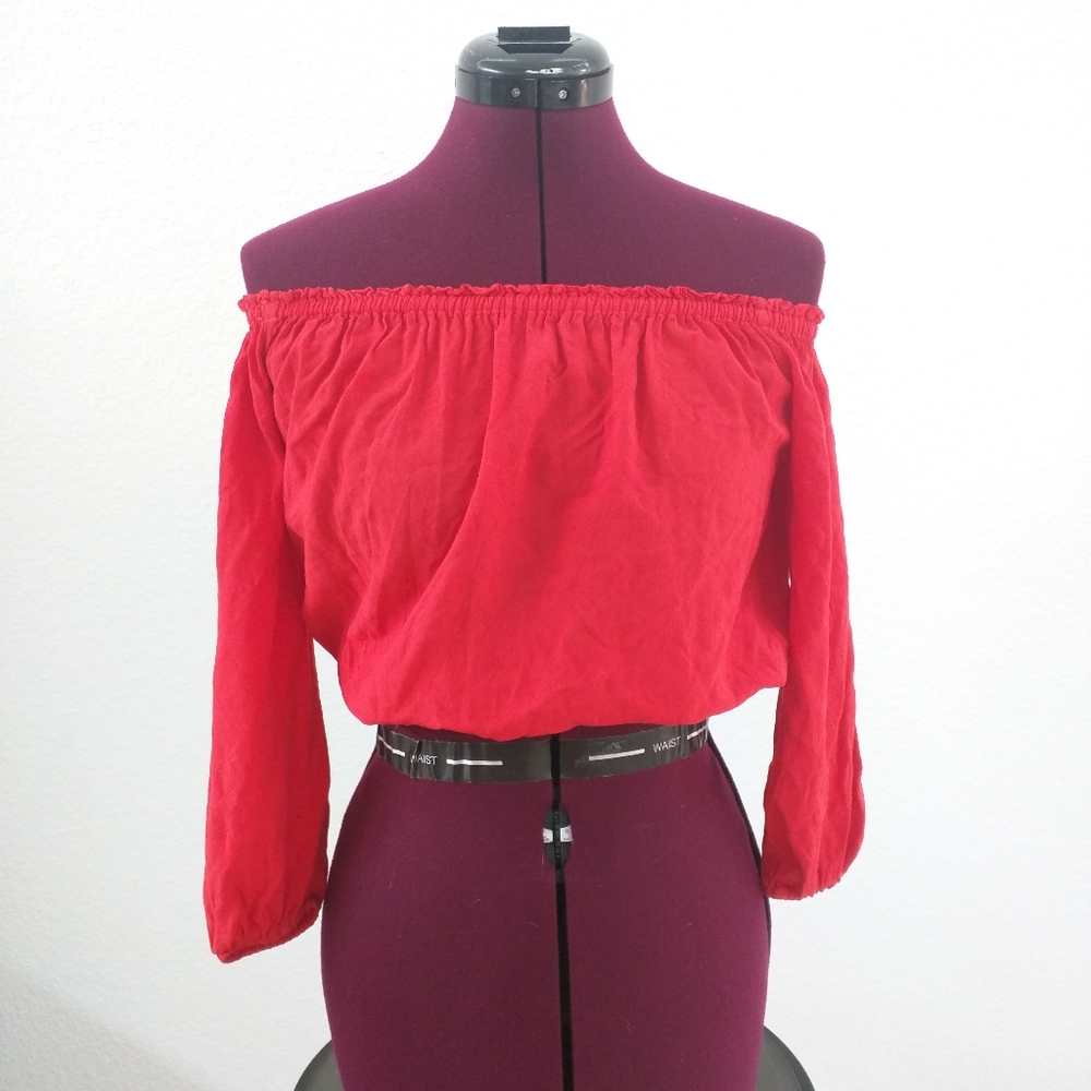 Brandy Melville red 3/4 sleeve crop top